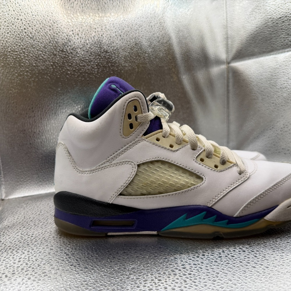Size 6Y Jordan 5 Retro 2013 Mid Grape White Boys Athletic Sneakers 440888-108 - Picture 2 of 11